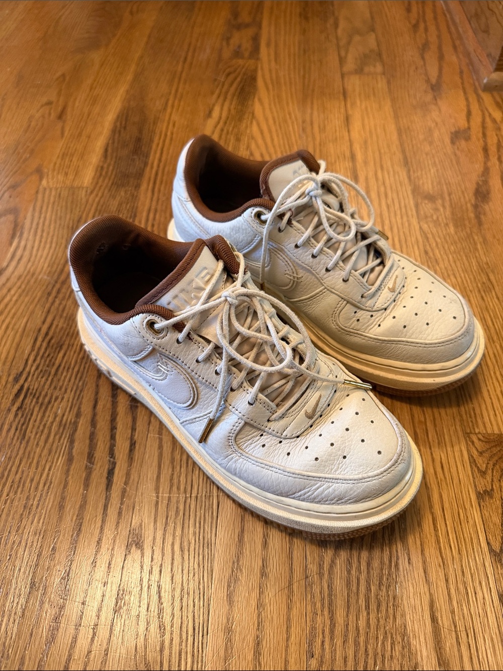 Nike Low-Top Sneakers in Cream and Brown